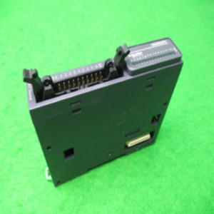 10235/PLC/I/O모듈/TM3DQ16TK/슈나이더