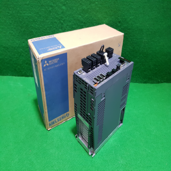 주75323/미사용서보드라이브/MR-J4W3-444B/400WX3(A.B.C)/미쓰비시