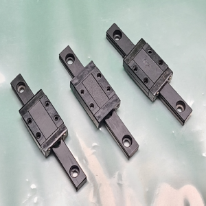 초13328/LM가이드/길이75,폭9/3개발송