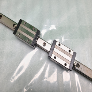 초13349/LM가이드/길이700,폭23/SGLS25TF/NB